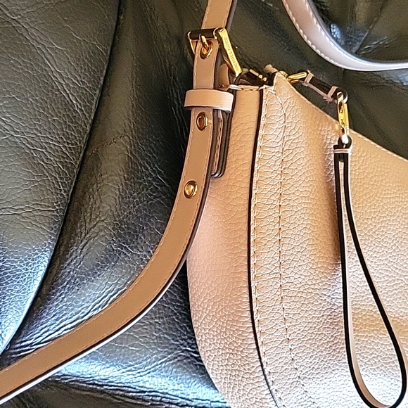 Michael Kors Camden purse - Picture 6 of 11